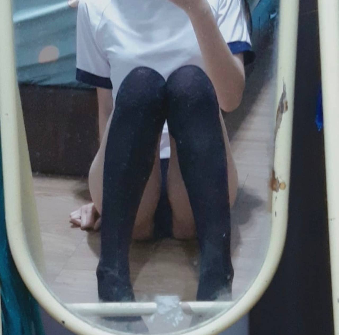 Hai em xinh tươi cùng phục vụ